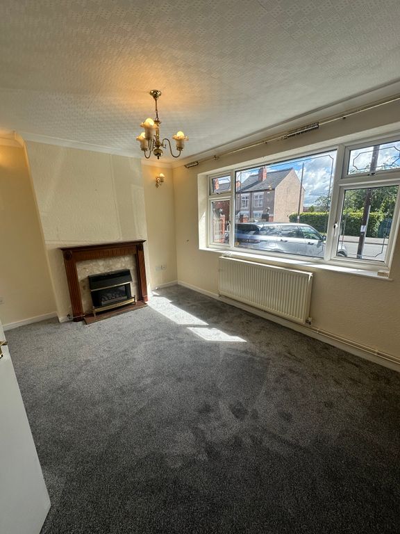 Property photo 3 of 7 Lounge 2
