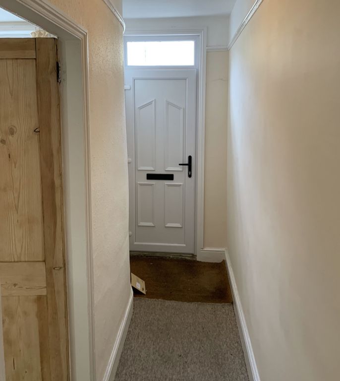 Property photo 2 of 17 Entrance Hallway