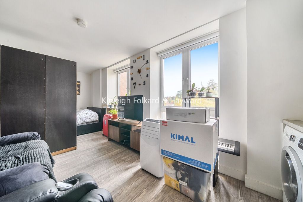 Property photo 1 of 12 Studio