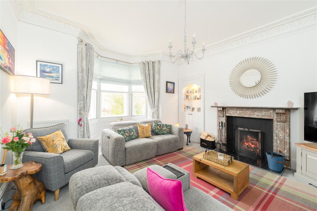Property photo 2 of 37 Eden_House-4.Jpg