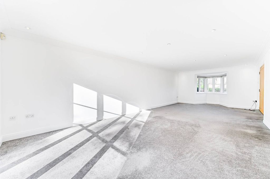 Property photo 1 of 34