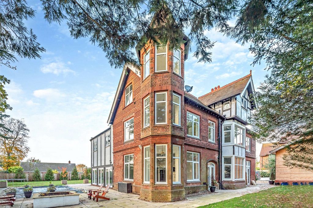 Property photo 1 of 20 Hill House