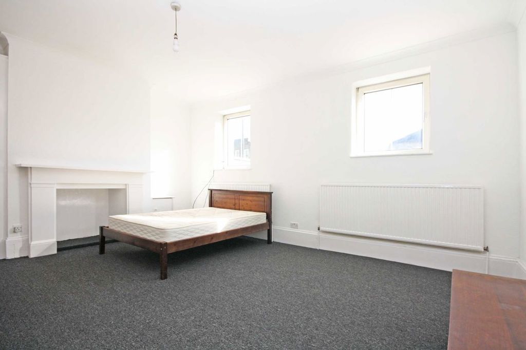 Property photo 1 of 4