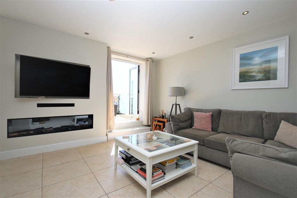 Property photo 2 of 21