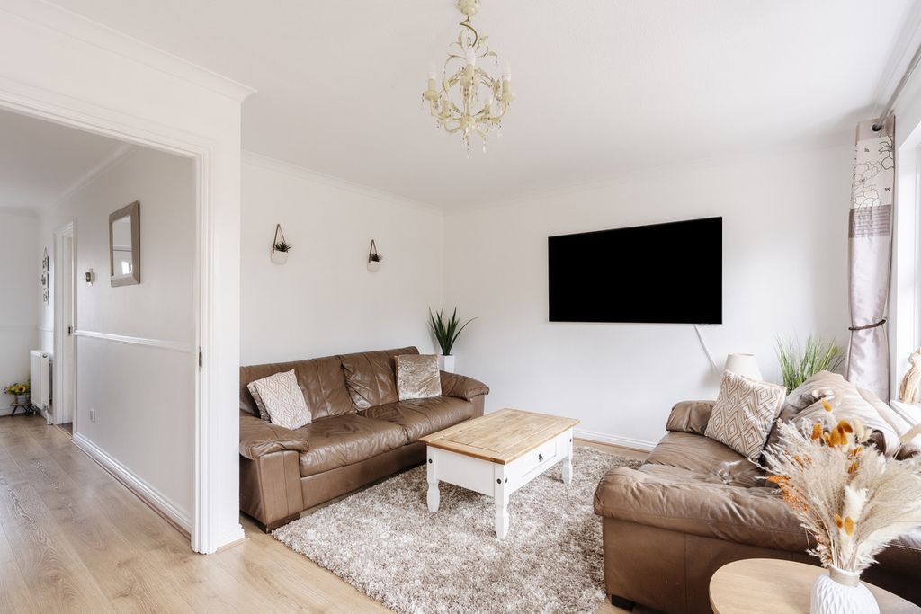 Property photo 2 of 23