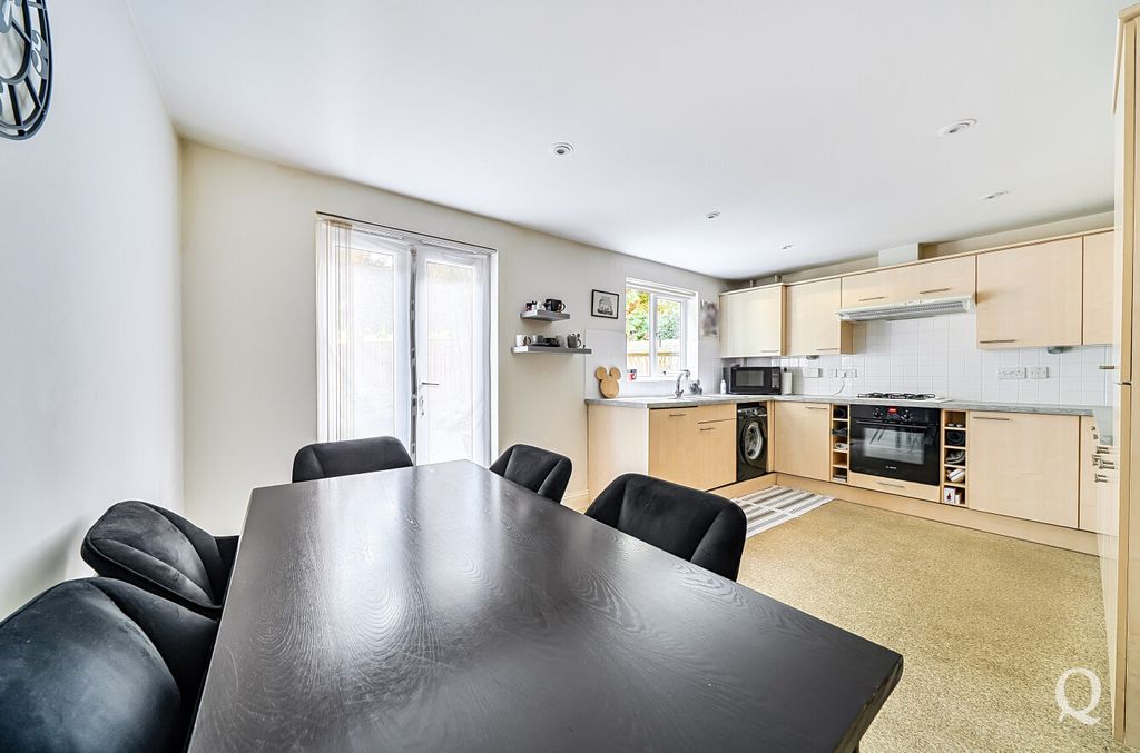 Property photo 3 of 32 B2328Fd9-5E4B-441...