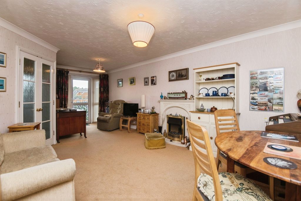Property photo 3 of 12