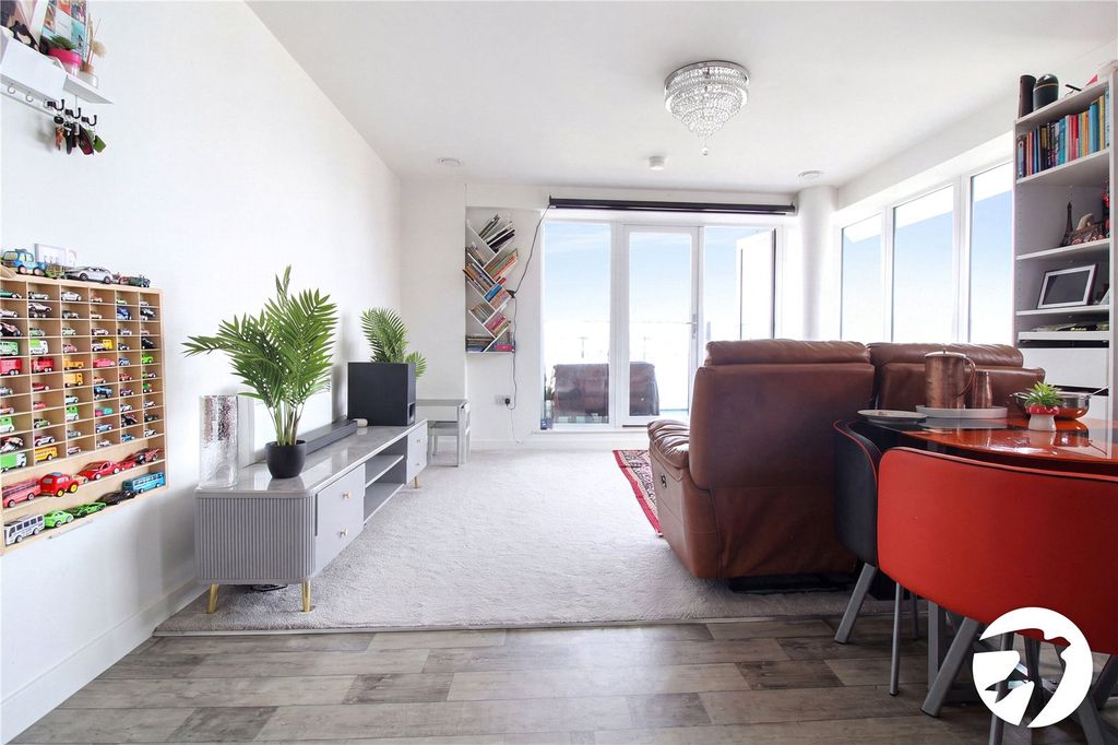 Property photo 2 of 12 Lounge