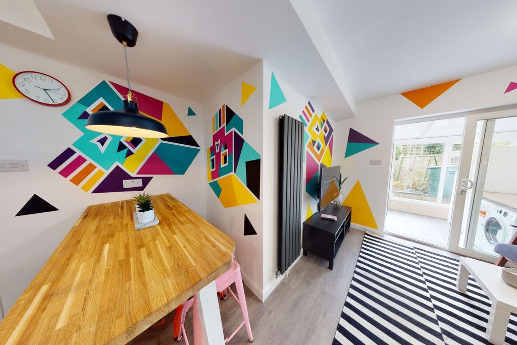 Property photo 2 of 6 Bright, Modern Living Space With Bold Geometric Wa...