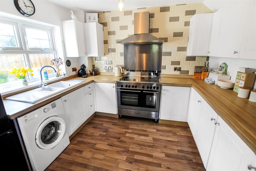 Property photo 2 of 15 Kitchen