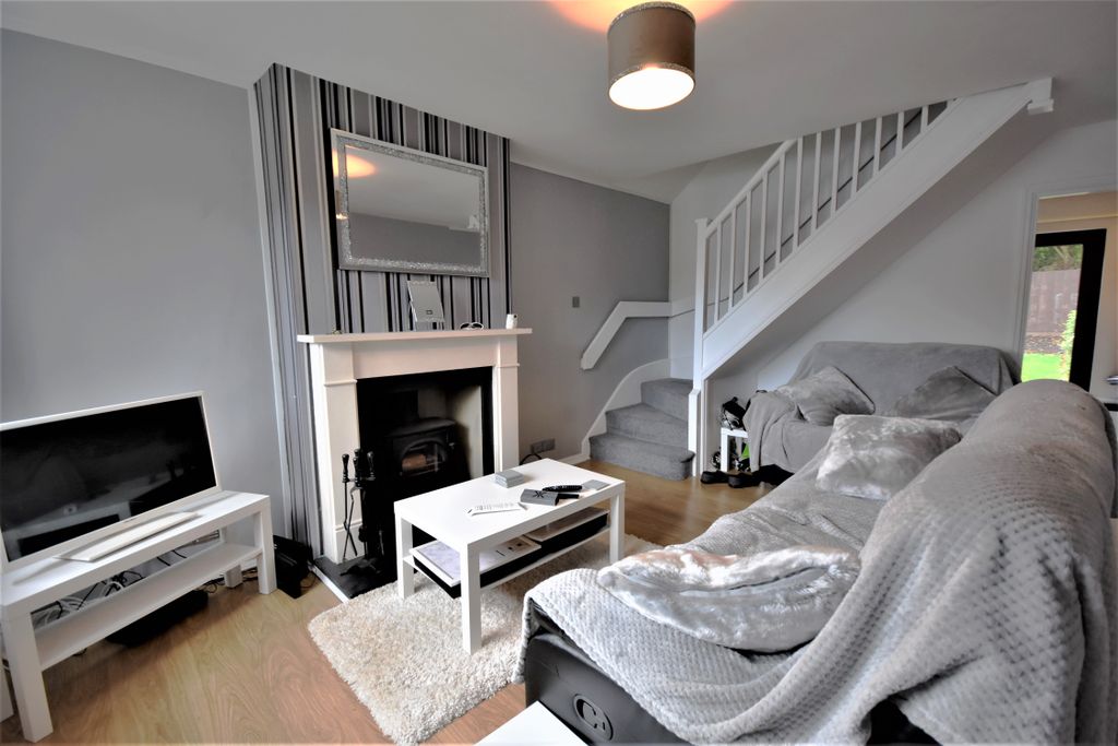 Property photo 2 of 8