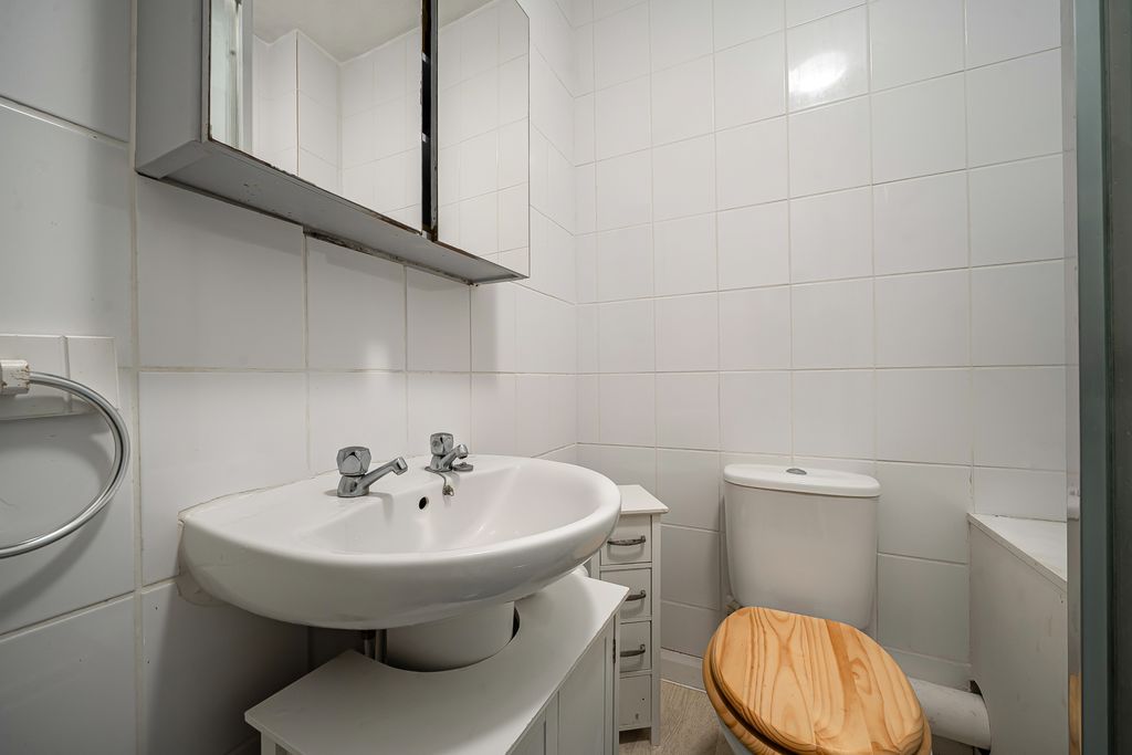 Additional image 11 of 1 bed flat for saleForlease Rd, Maidenhead SL6
