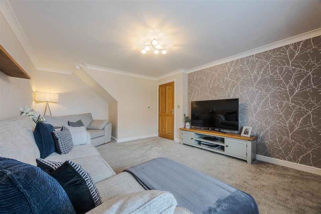 Property photo 3 of 25 Lounge