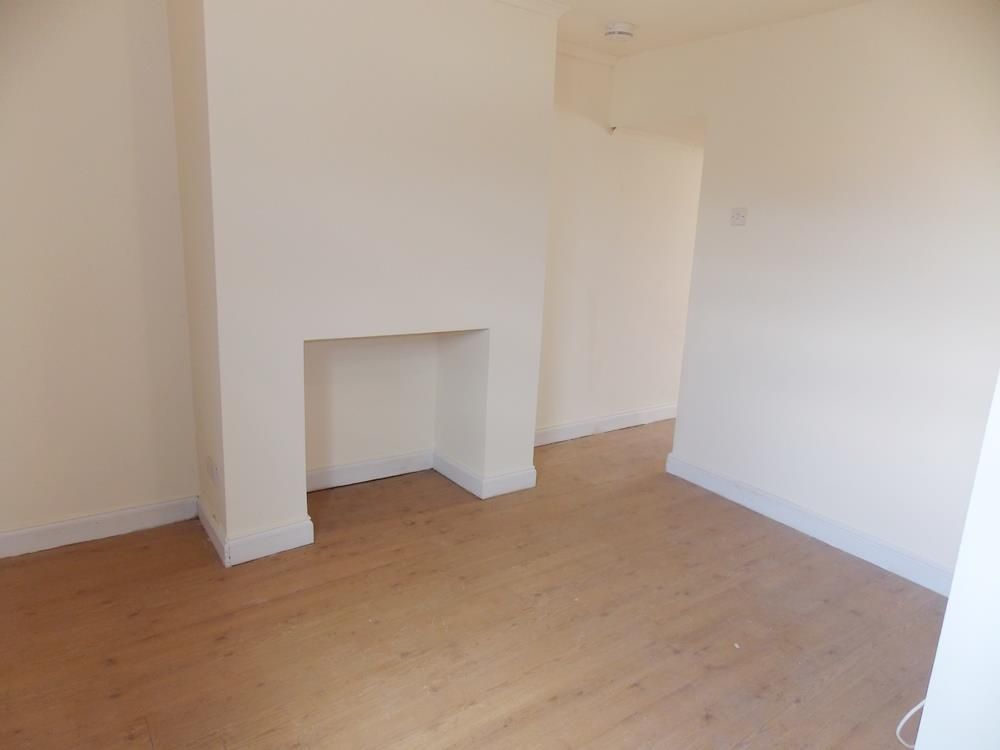 Property photo 3 of 6 Bed 1-2.Jpg