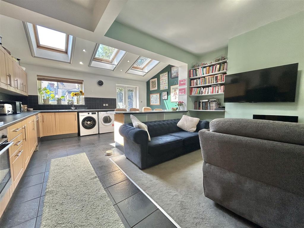Property photo 3 of 14