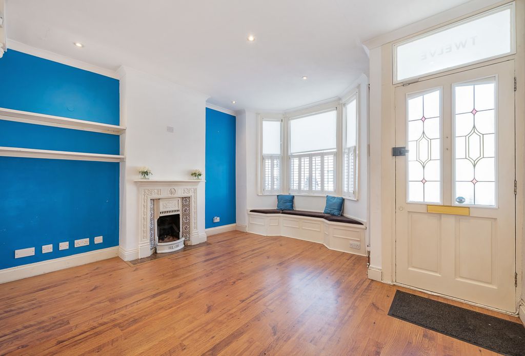 Property photo 1 of 12 Lounge Area