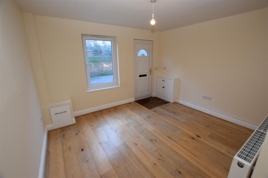 Property photo 2 of 13 Living Toom
