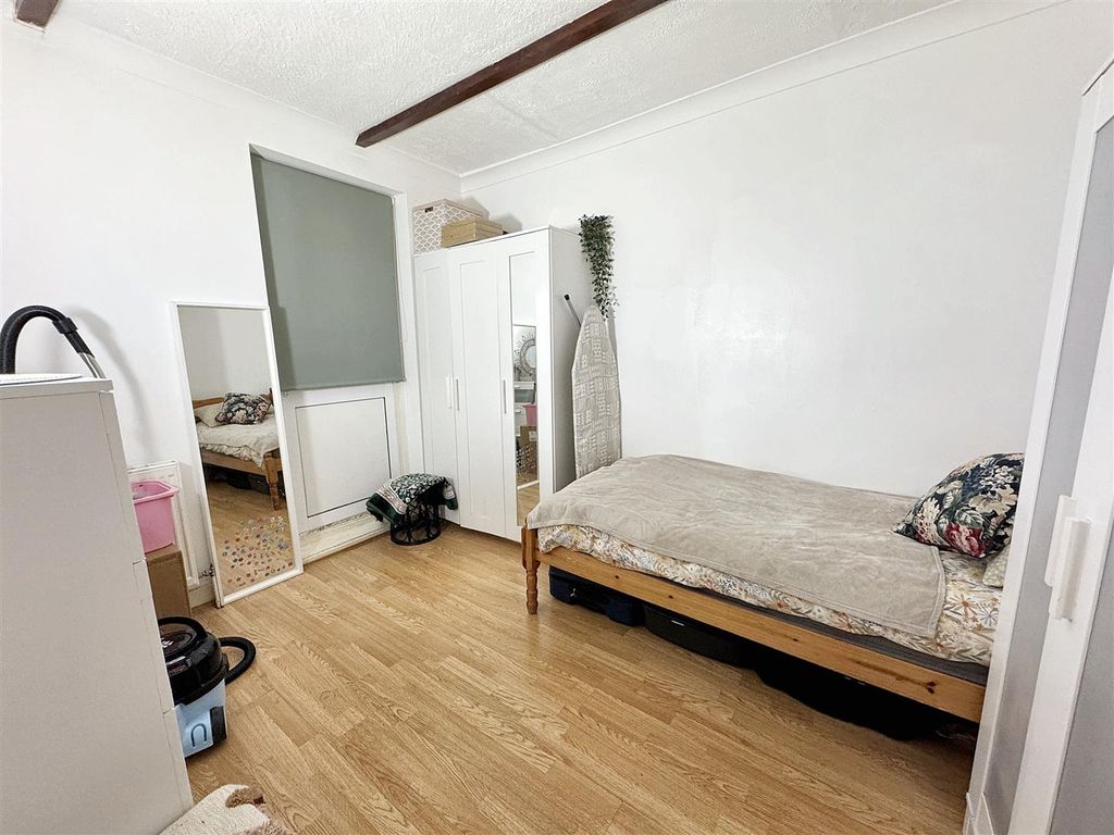 Property photo 3 of 11 Reception 2