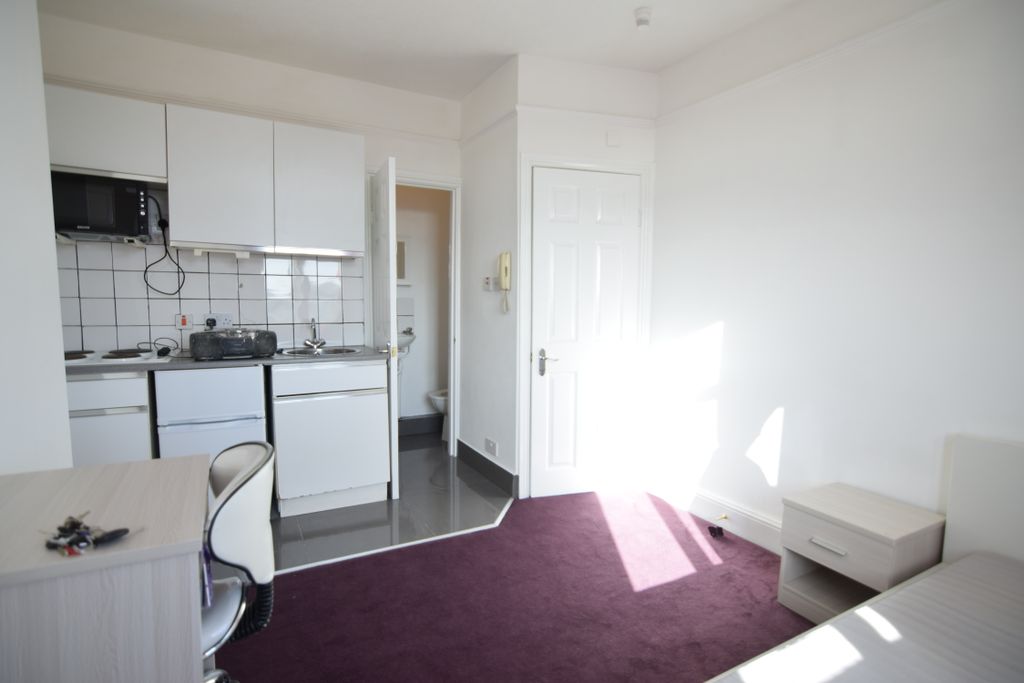 Property photo 3 of 6