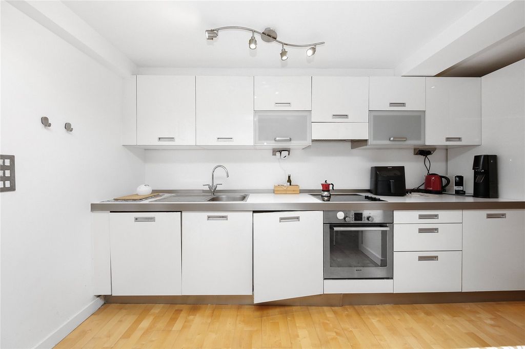 Property photo 3 of 6 Picture No. 13