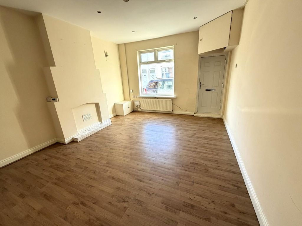 Property photo 3 of 14 Lounge