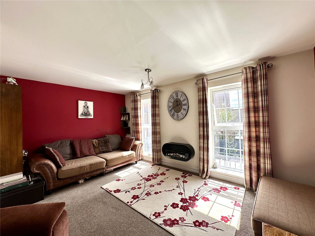Property photo 3 of 18 Picture No. 02