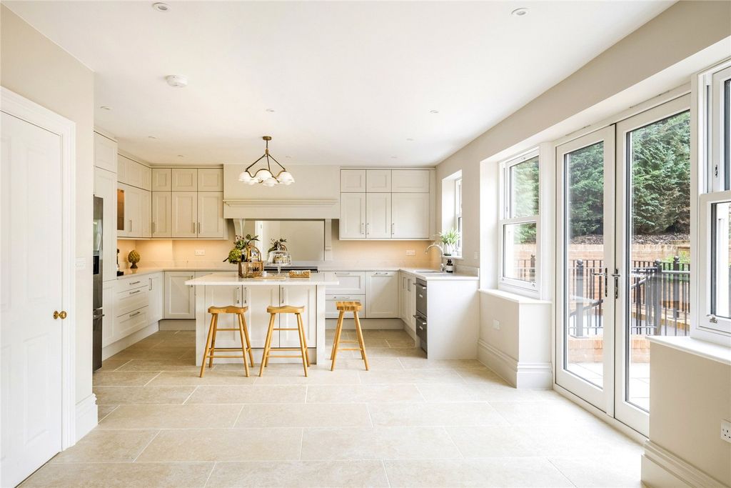 Property photo 2 of 31 Kitchen Dining