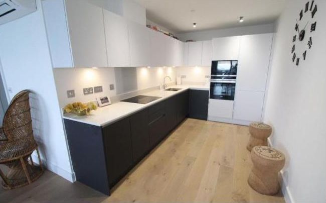 Property photo 3 of 8 Kitchen