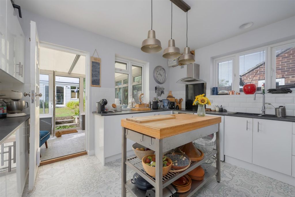 Property photo 3 of 12 Valkyrie Avenue, Whitstable