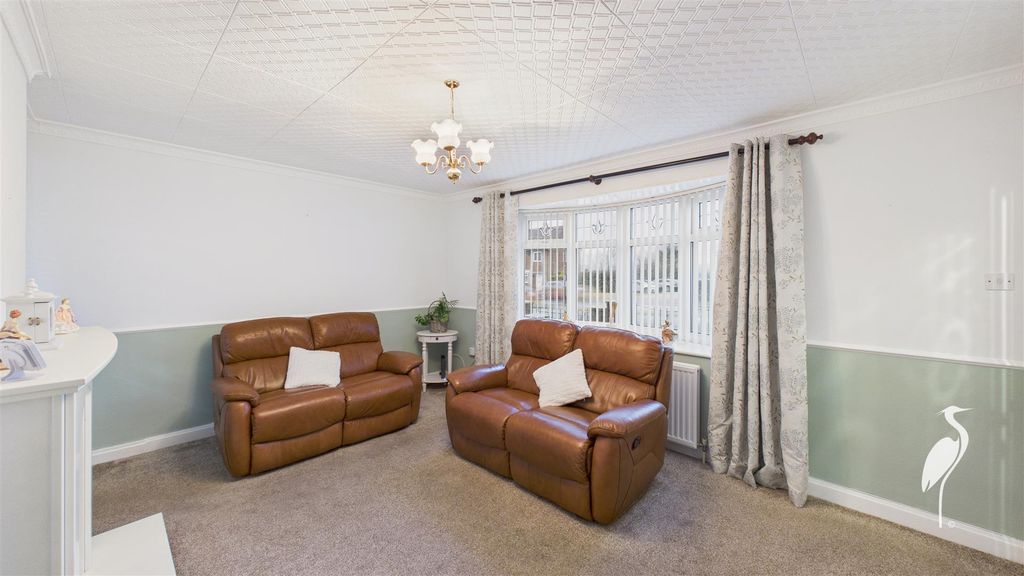 Property photo 2 of 23 Lounge