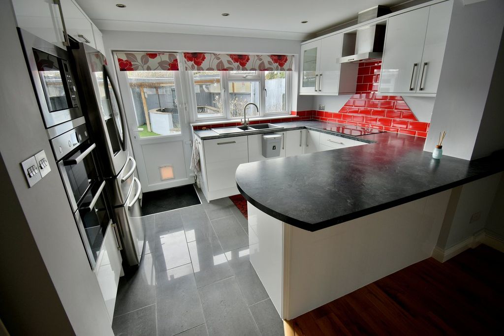 Property photo 2 of 15