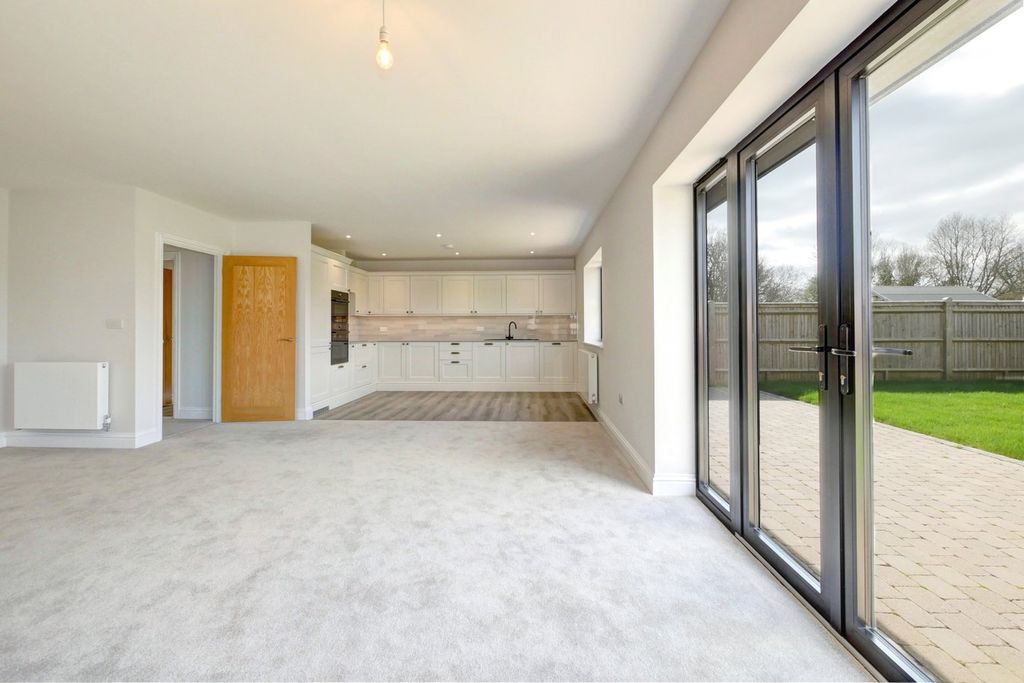 Property photo 3 of 32