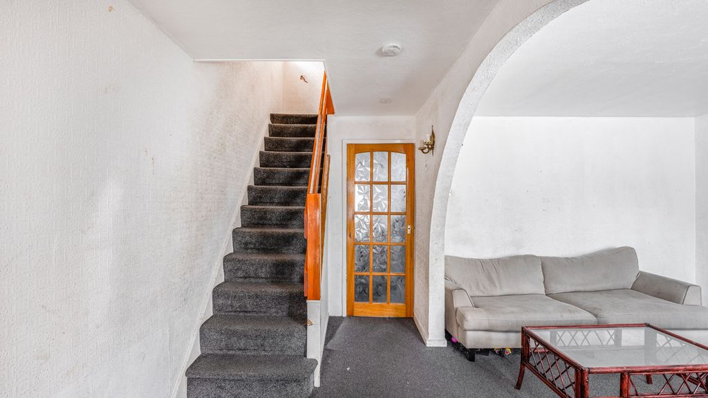 Property photo 2 of 15 4738905