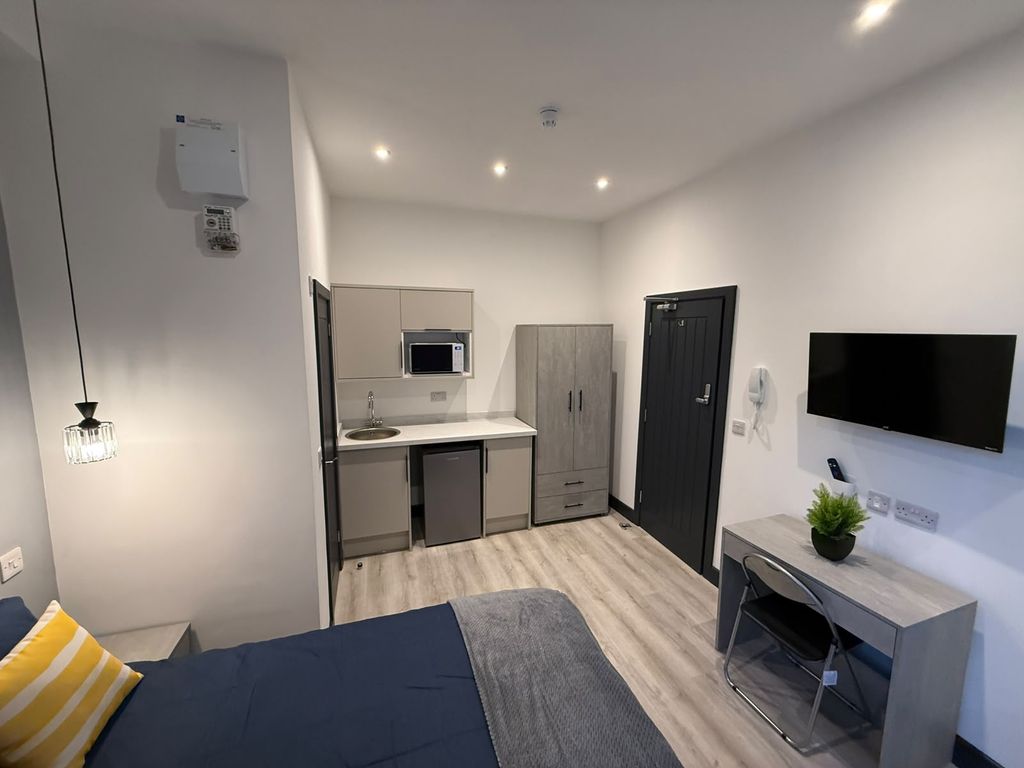 Property photo 3 of 11 Stunning Studios
