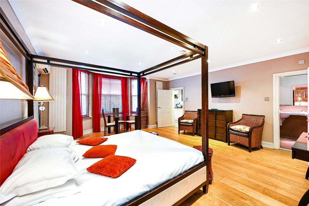 Property photo 2 of 6