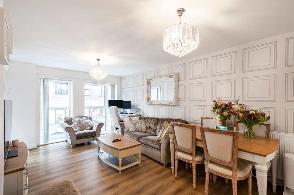 Property photo 2 of 12 Picture No. 11