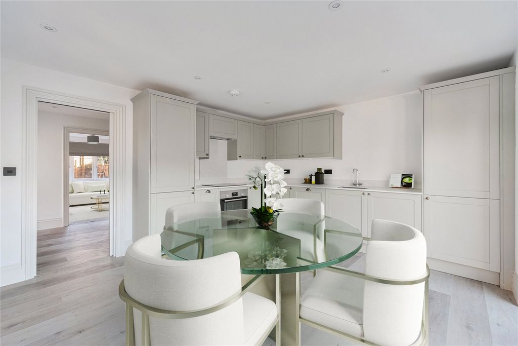 Property photo 3 of 7 Kitchen / Dining
