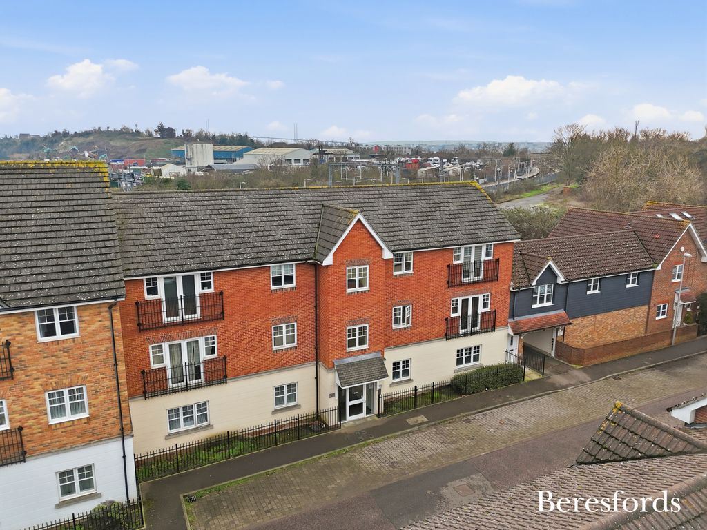 Property photo 1 of 19 Picture No. 05