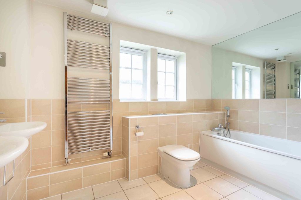 Property photo 3 of 9 Picture No. 24