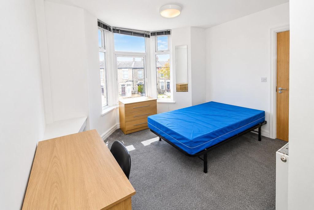Property photo 3 of 13 Dd81Fea8-9Da1-42Ab-894F-d1Ece15ba32c.Png
