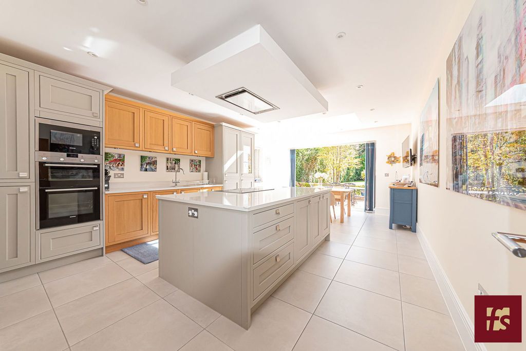 Property photo 3 of 33