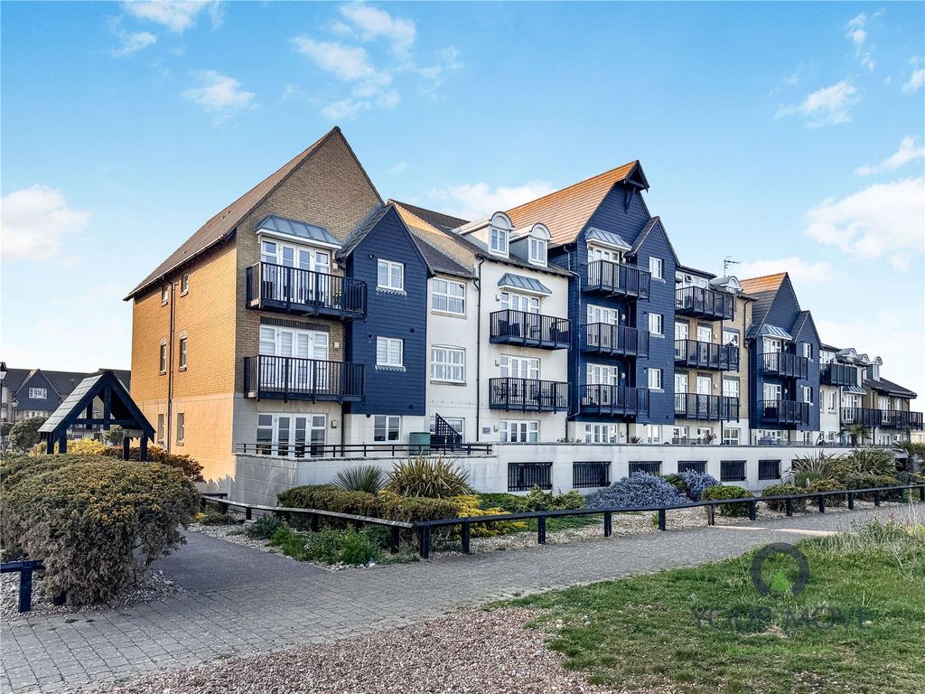 Property photo 3 of 18 Seafront