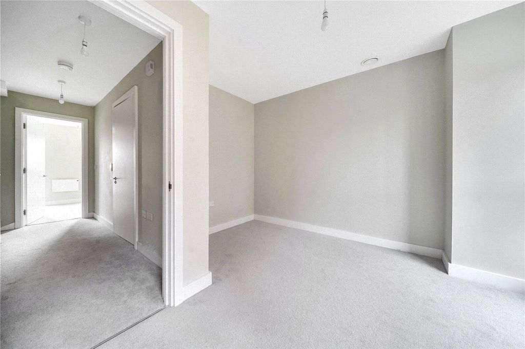Property photo 2 of 14 Internal View