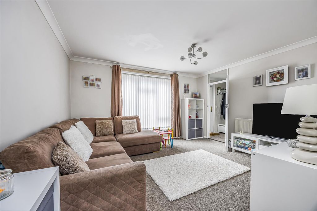 Property photo 2 of 17 20 Elkstone Road, Paulsgrove-Porticomarketing-Nexa