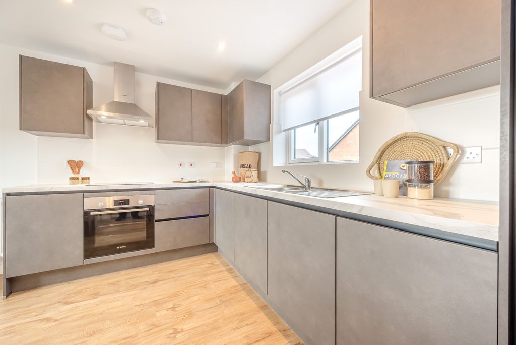 Property photo 2 of 6 8569802-Interior09