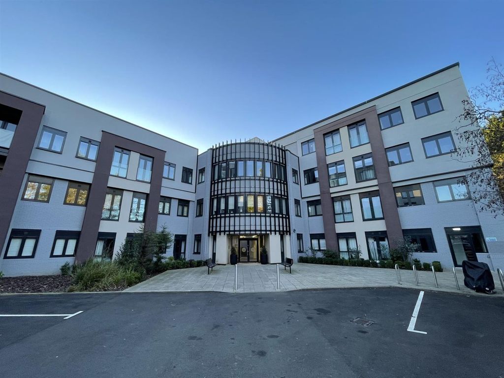 Property photo 1 of 6 Broadoaks-Front-1920x1440.Jpeg