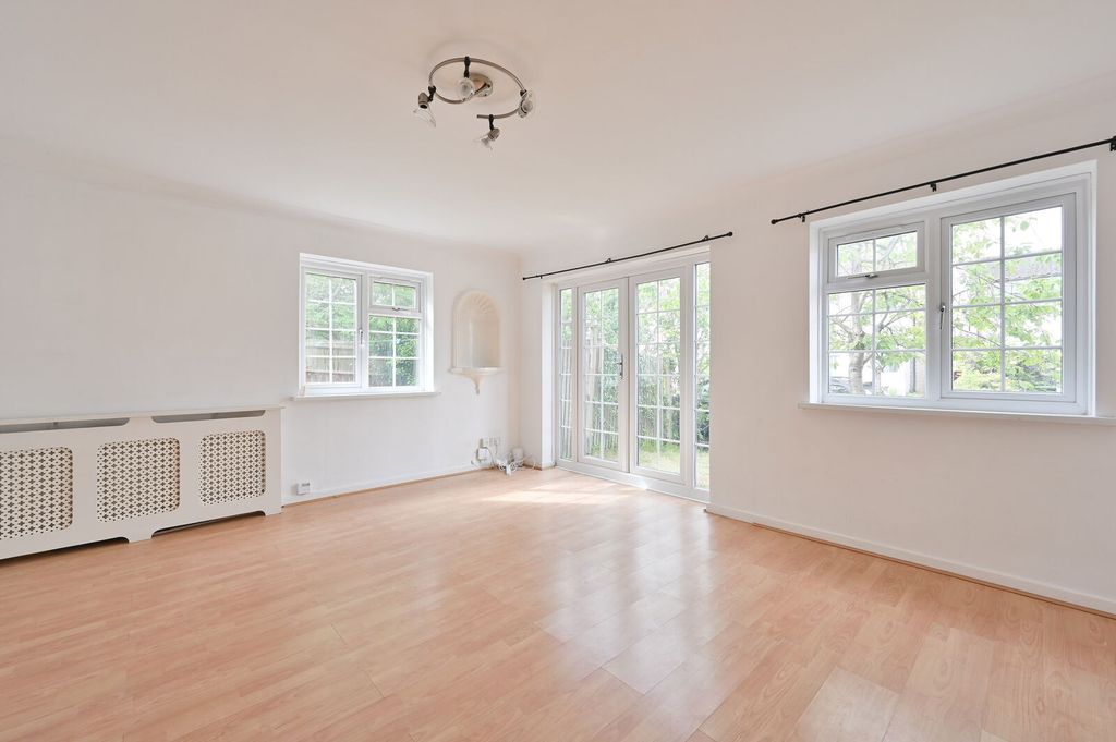 Property photo 3 of 11