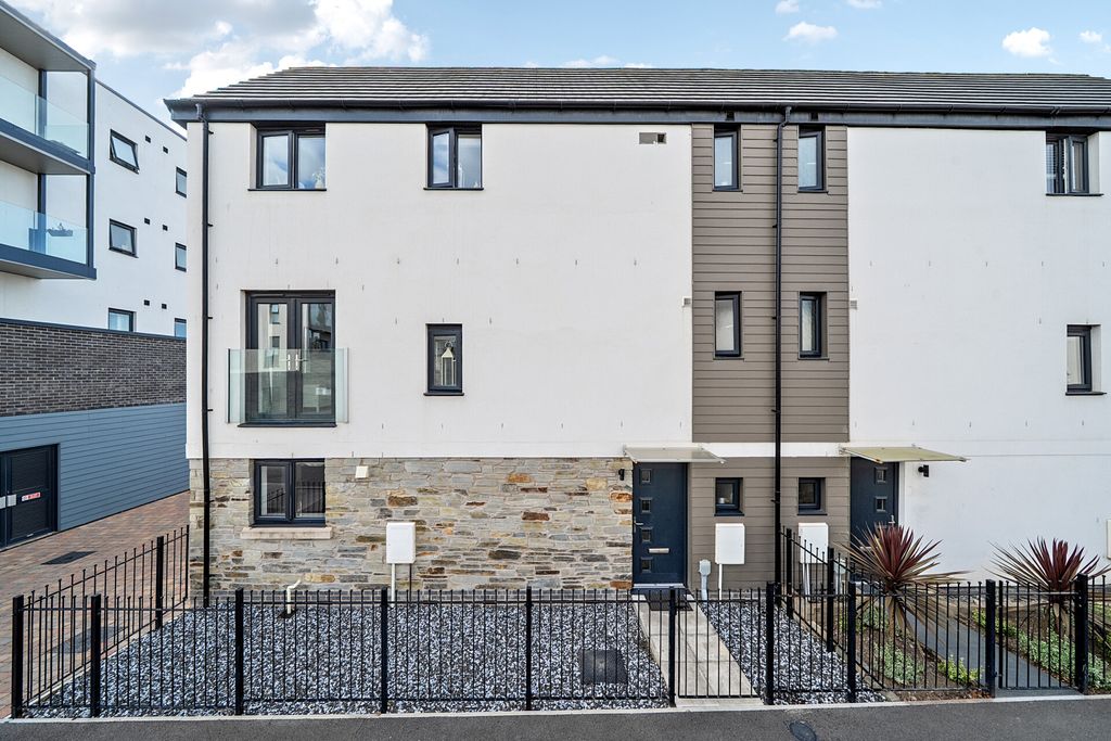 Property photo 1 of 26 1511572-1-6A88167...