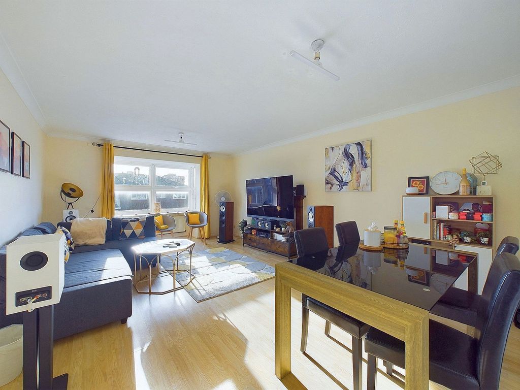 Property photo 2 of 11