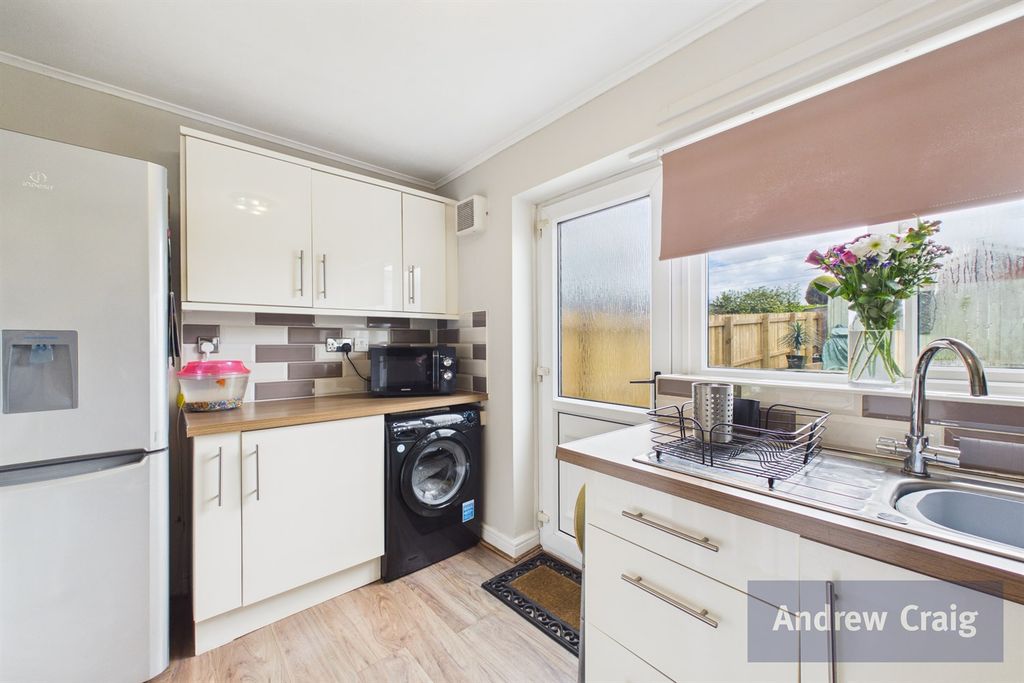 Property photo 3 of 8 Kitchen